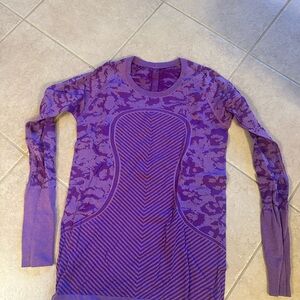 Lululemon Purple Patterned Women's Swiftly Top